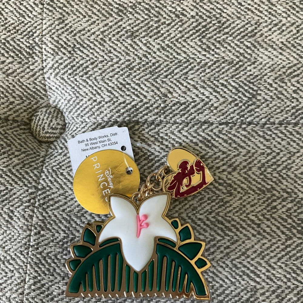 Bath & Body Works Disney Princess MULAN Comb Pocketbac Holder NWT Keychain